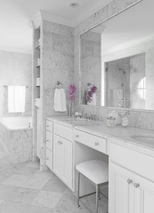 Double Bathroom Vanities Design Idea